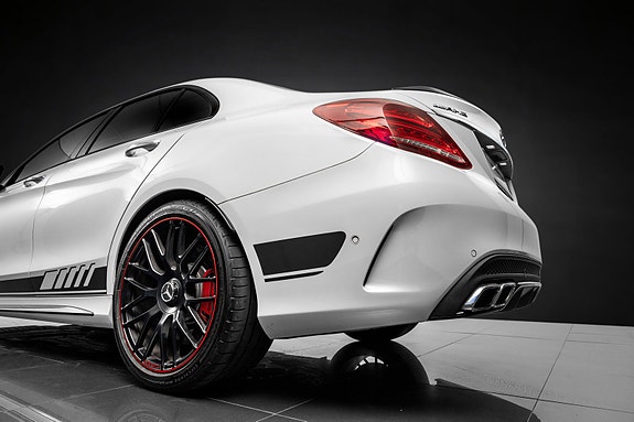 Mercedes-Benz C63 10 of 30