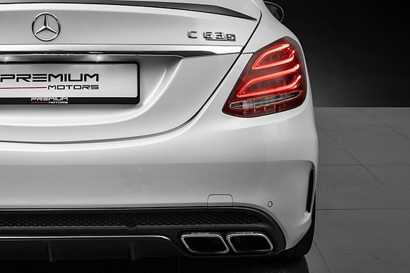 Mercedes-Benz C63 13 of 30