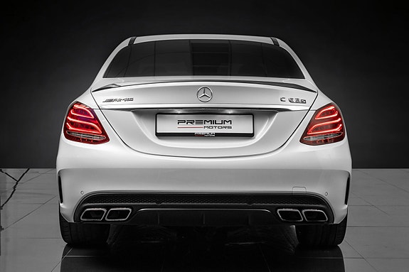 Mercedes-Benz C63 11 of 30