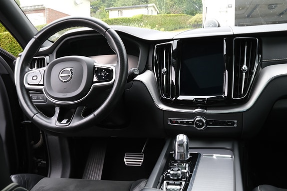 Volvo XC60 11 of 27