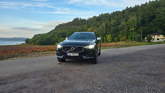 Volvo XC60 2 of 27