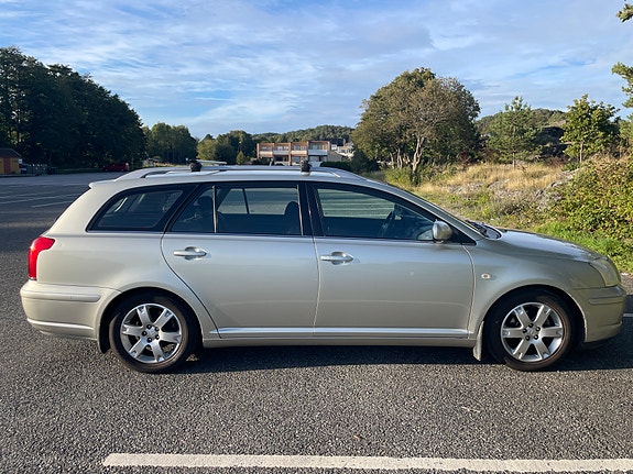 Toyota Avensis 19 of 22