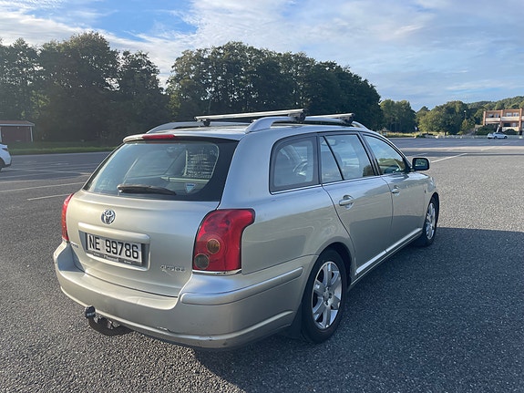 Toyota Avensis 4 of 22