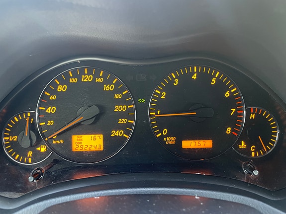 Toyota Avensis 17 of 22
