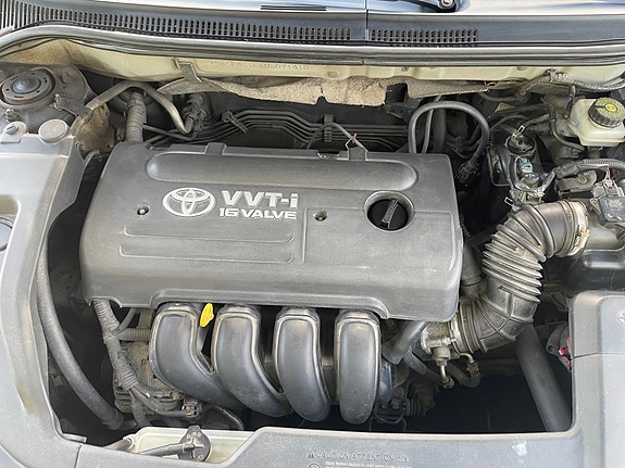 Toyota Avensis 12 of 22