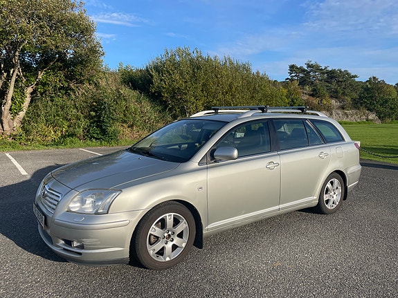 Toyota Avensis 2 of 22