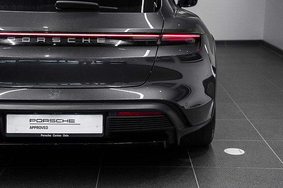 Porsche Taycan Cross Turismo 10 of 30