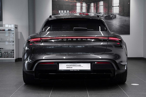 Porsche Taycan Cross Turismo 9 of 30