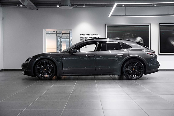 Porsche Taycan Cross Turismo 6 of 30