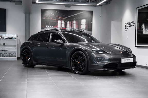 Porsche Taycan Cross Turismo 12 of 30