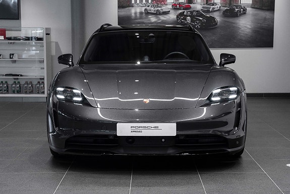 Porsche Taycan Cross Turismo 13 of 30