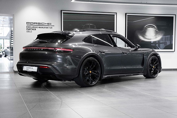 Porsche Taycan Cross Turismo 11 of 30