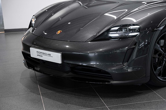 Porsche Taycan Cross Turismo 2 of 30