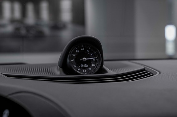 Porsche Taycan Cross Turismo 22 of 30