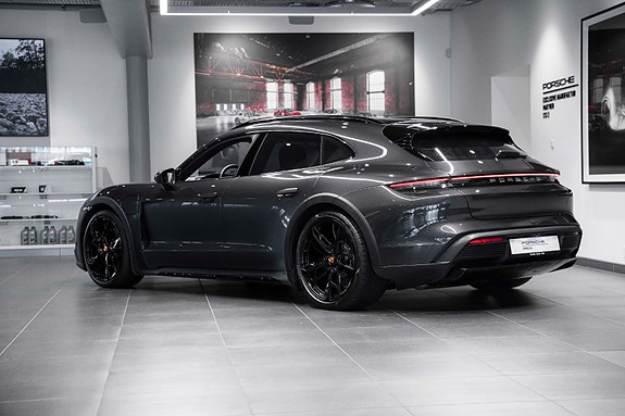 Porsche Taycan Cross Turismo 4 of 30