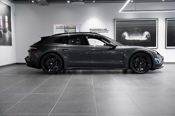 Porsche Taycan Cross Turismo 15 of 30