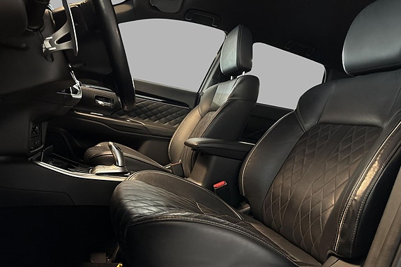Mitsubishi Outlander 12 of 30