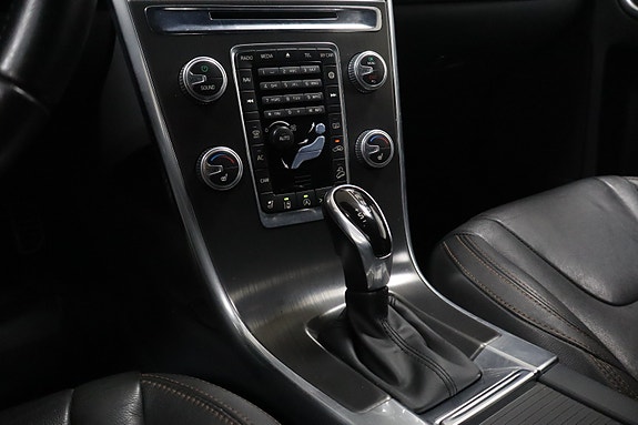 Volvo XC60 18 of 30