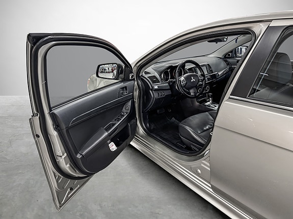 Mitsubishi Lancer 24 of 30
