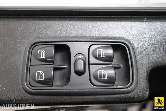 Mercedes-Benz Geländewagen 8 of 30