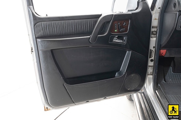 Mercedes-Benz Geländewagen 7 of 30
