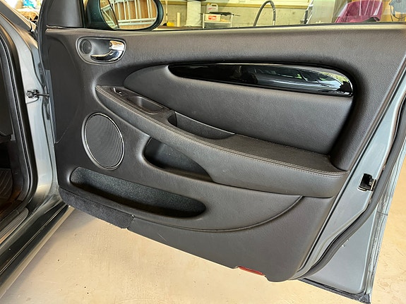 Jaguar X-TYPE 8 of 30