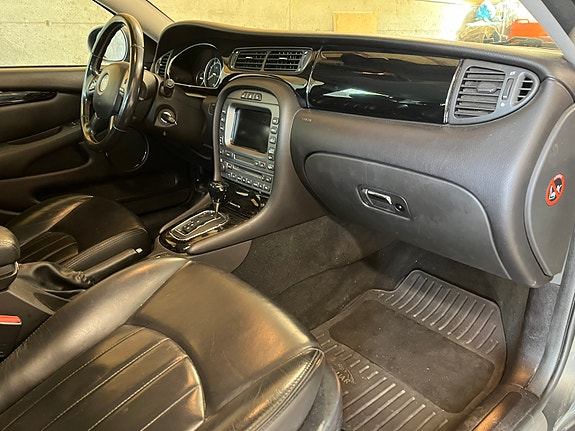 Jaguar X-TYPE 9 of 30