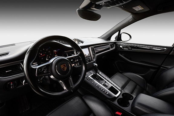 Porsche Macan 10 of 30
