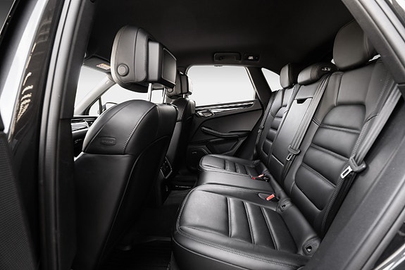 Porsche Macan 27 of 30