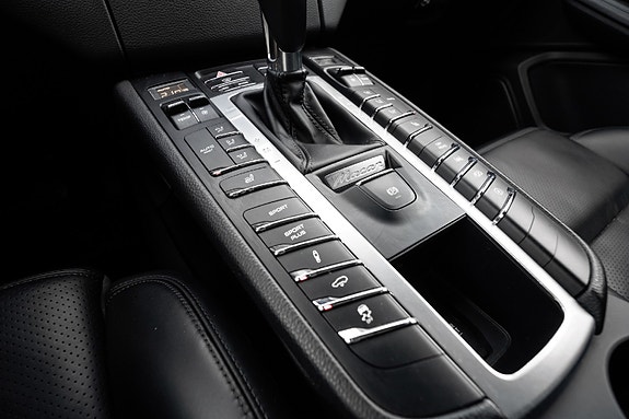 Porsche Macan 17 of 30