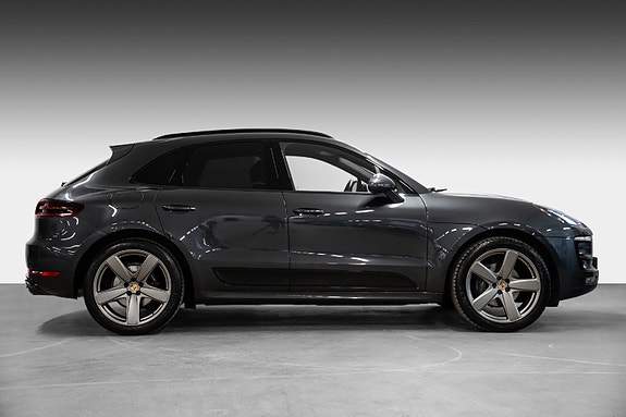 Porsche Macan 6 of 30