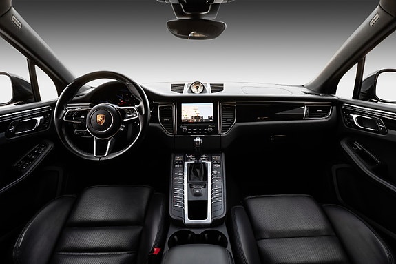 Porsche Macan 11 of 30