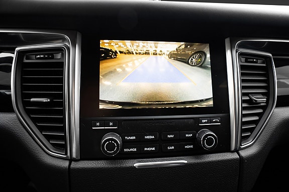 Porsche Macan 15 of 30