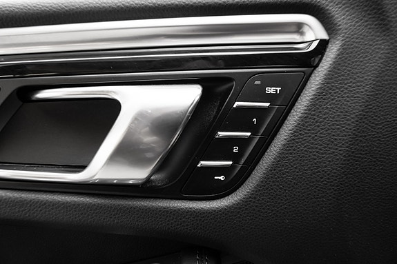 Porsche Macan 25 of 30