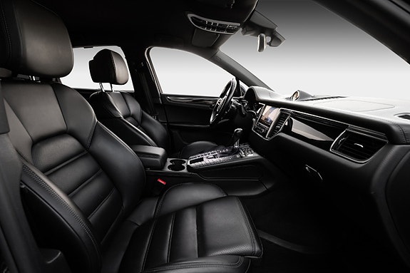 Porsche Macan 29 of 30