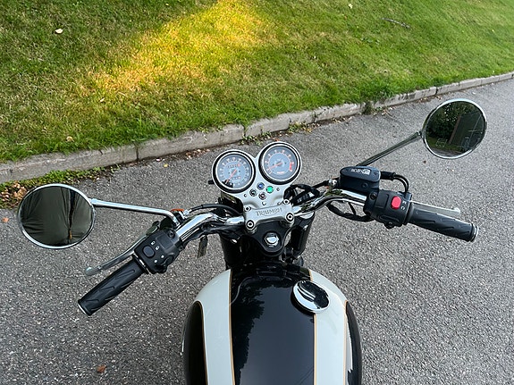 Triumph Bonneville T100 6 of 7