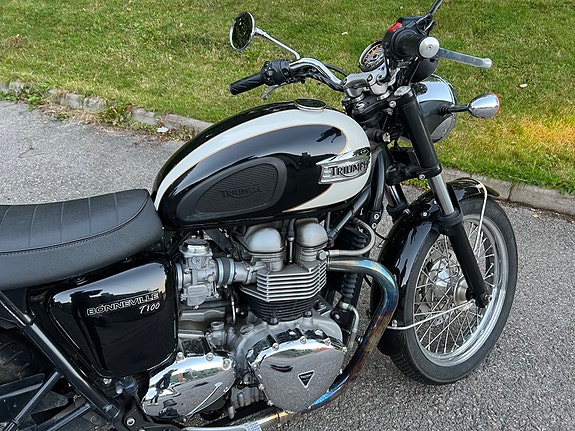 Triumph Bonneville T100 4 of 7