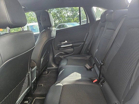 Mercedes-Benz EQA300 8 of 30