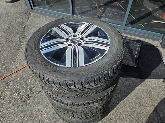Mercedes-Benz EQA300 11 of 30