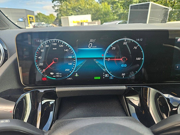 Mercedes-Benz EQA300 14 of 30
