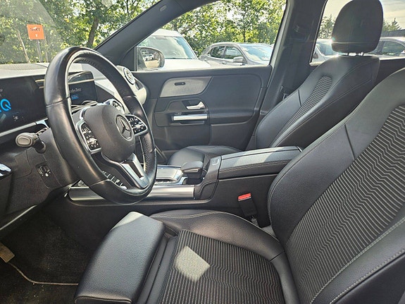 Mercedes-Benz EQA300 9 of 30