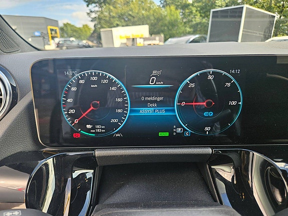Mercedes-Benz EQA300 15 of 30
