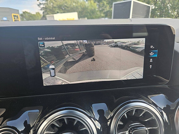 Mercedes-Benz EQA300 23 of 30