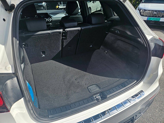 Mercedes-Benz EQA300 6 of 30