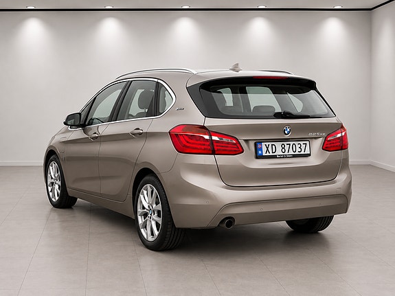 BMW 225xe 7 of 17
