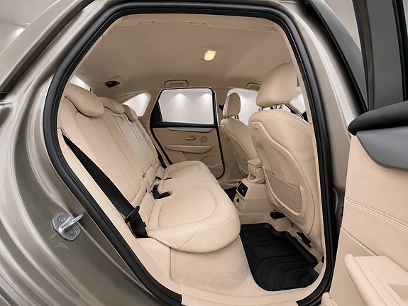 BMW 225xe 14 of 17