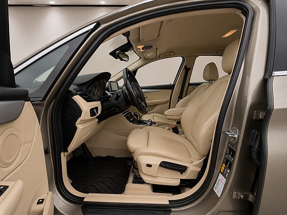 BMW 225xe 12 of 17