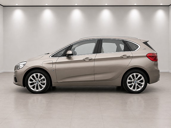 BMW 225xe 9 of 17