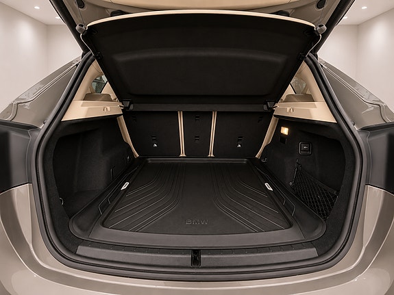 BMW 225xe 16 of 17