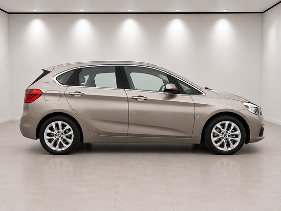 BMW 225xe 8 of 17